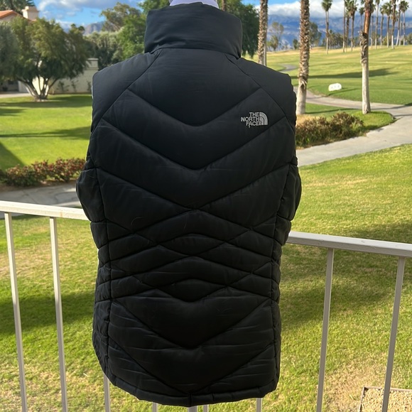 The Northface black Heathered 550 down Vest sz Large - Picture 8 of 11